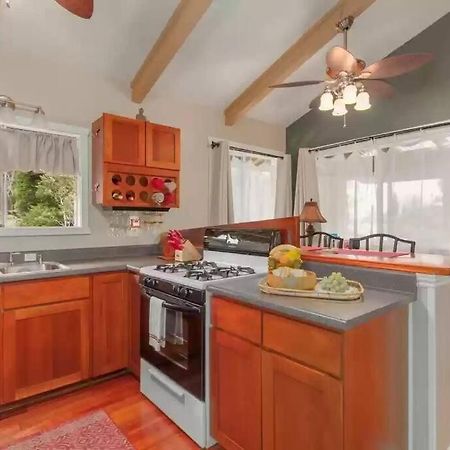 Hau'Oli Place Tiki Cottage In Волкано Экстерьер фото