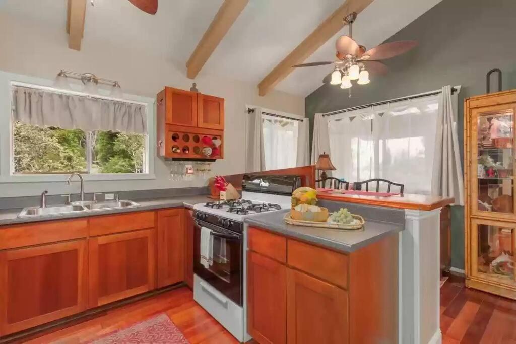 Hau'Oli Place Tiki Cottage In Волкано Экстерьер фото